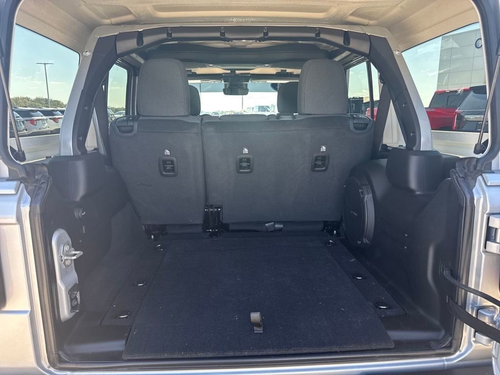 Used 2024 Jeep Wrangler Sahara w/ Technology Group image 5
