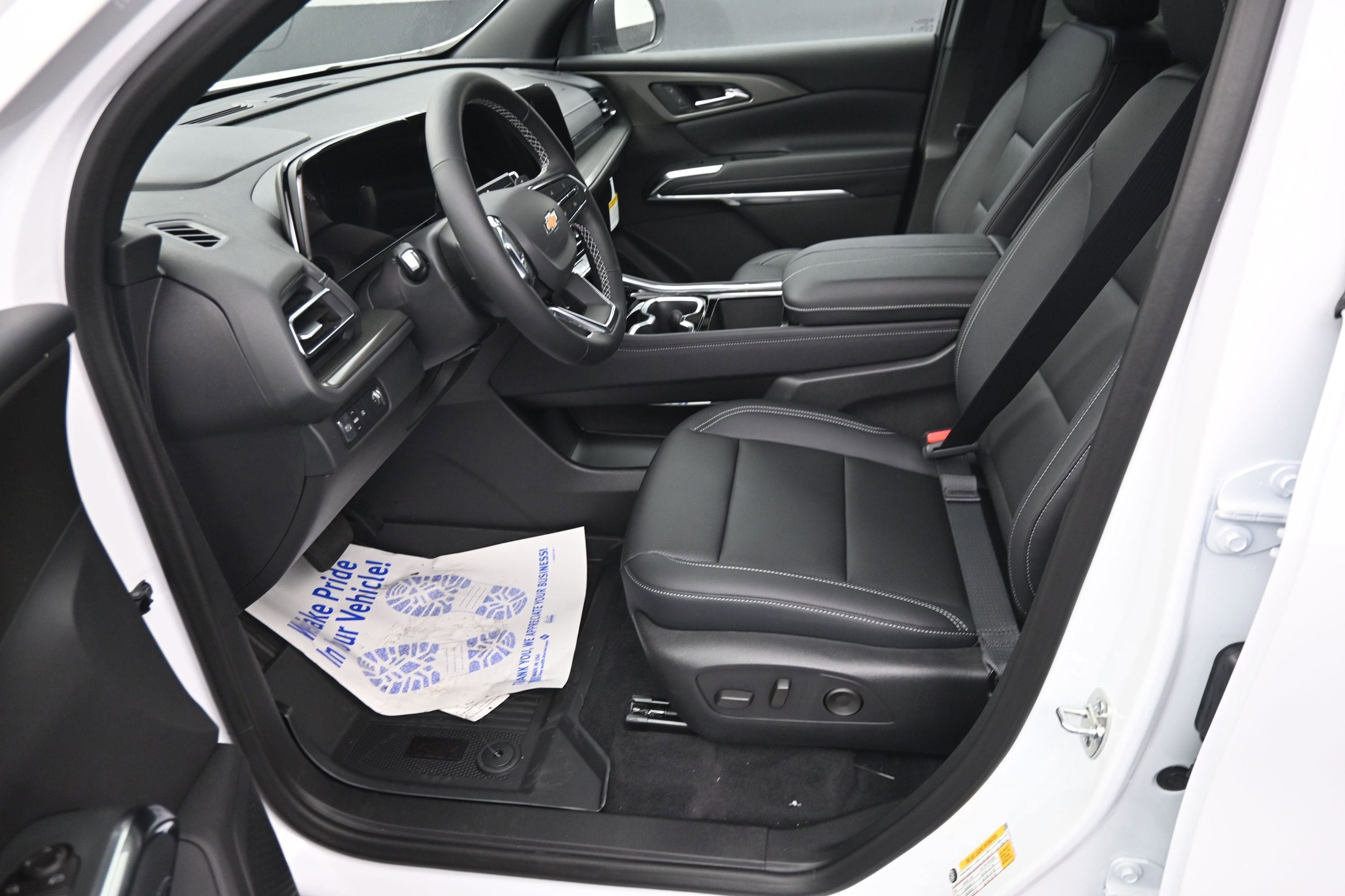 New 2026 Chevrolet Traverse LT w/ Sun and Wheel Package FWD image 10