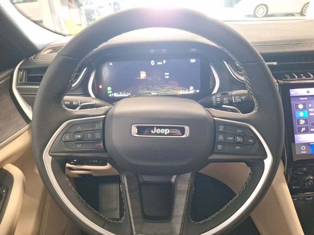 New 2025 Jeep Grand Cherokee Limited w/ Black Appearance Package image 8
