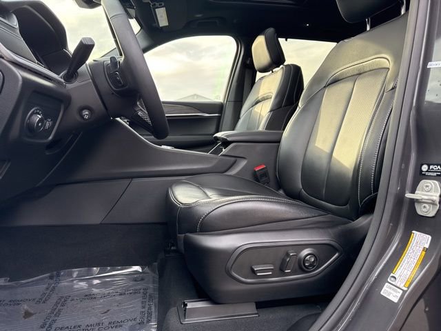 Used 2024 Jeep Grand Cherokee Limited w/ Luxury Tech Group II image 25