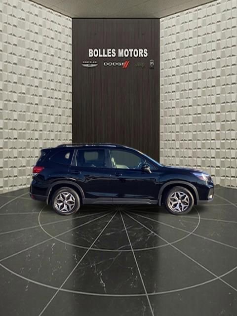 Used 2021 Subaru Forester Premium AWD/4WD image 3