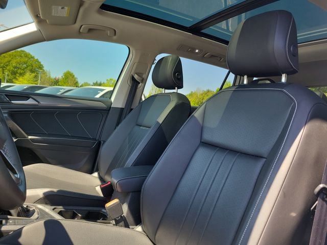 Used 2022 Volkswagen Tiguan SE image 13