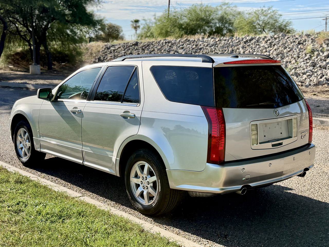 Used 2007 Cadillac SRX w/ Utility Package RWD image 3