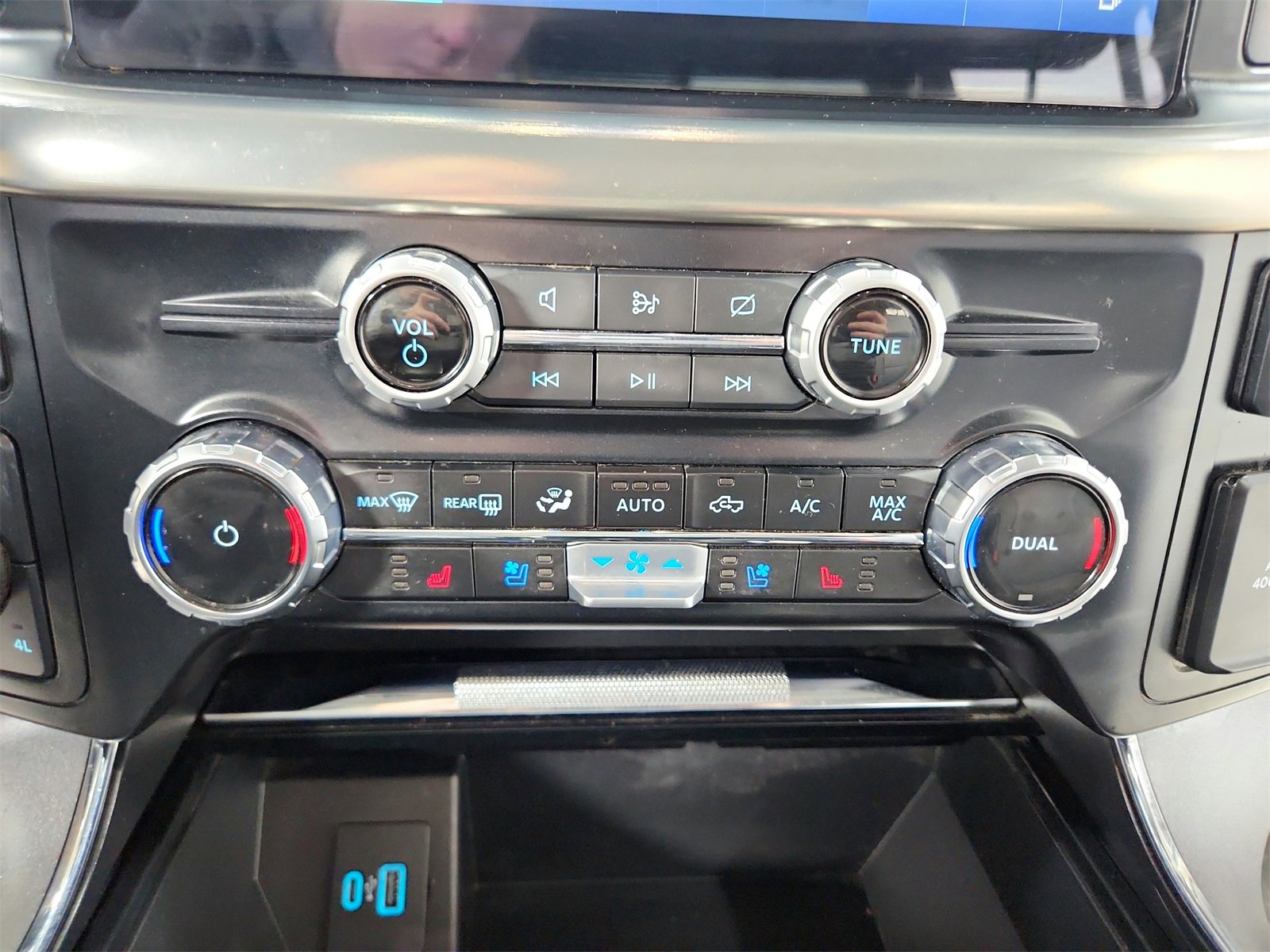 Used 2023 Ford F150 Lariat image 32