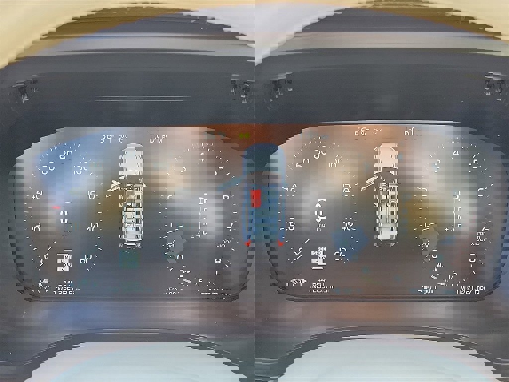 Used 2018 Volvo XC60 T6 Inscription w/ Luxury Seat Package image 28