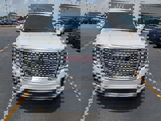 Used 2023 GMC Yukon Denali image 2