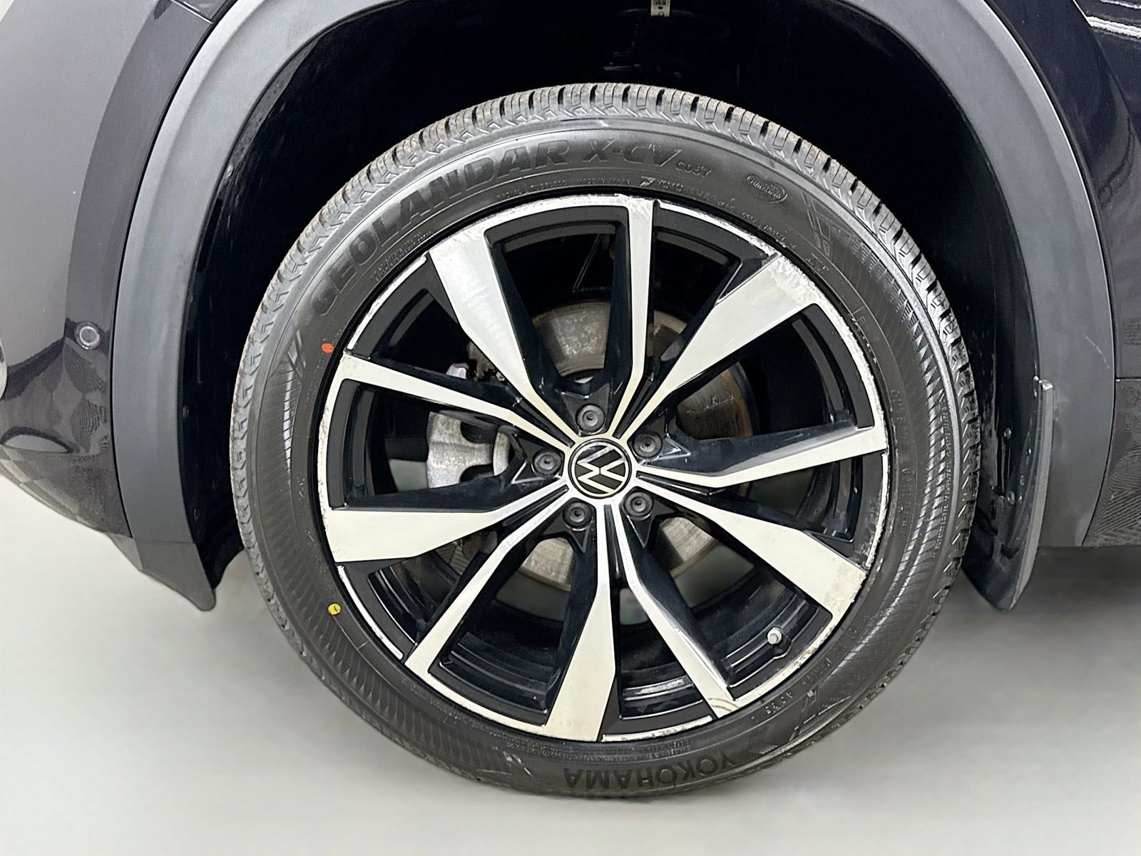 Certified 2024 Volkswagen Atlas Cross Sport SEL Premium R-Line AWD/4WD image 31