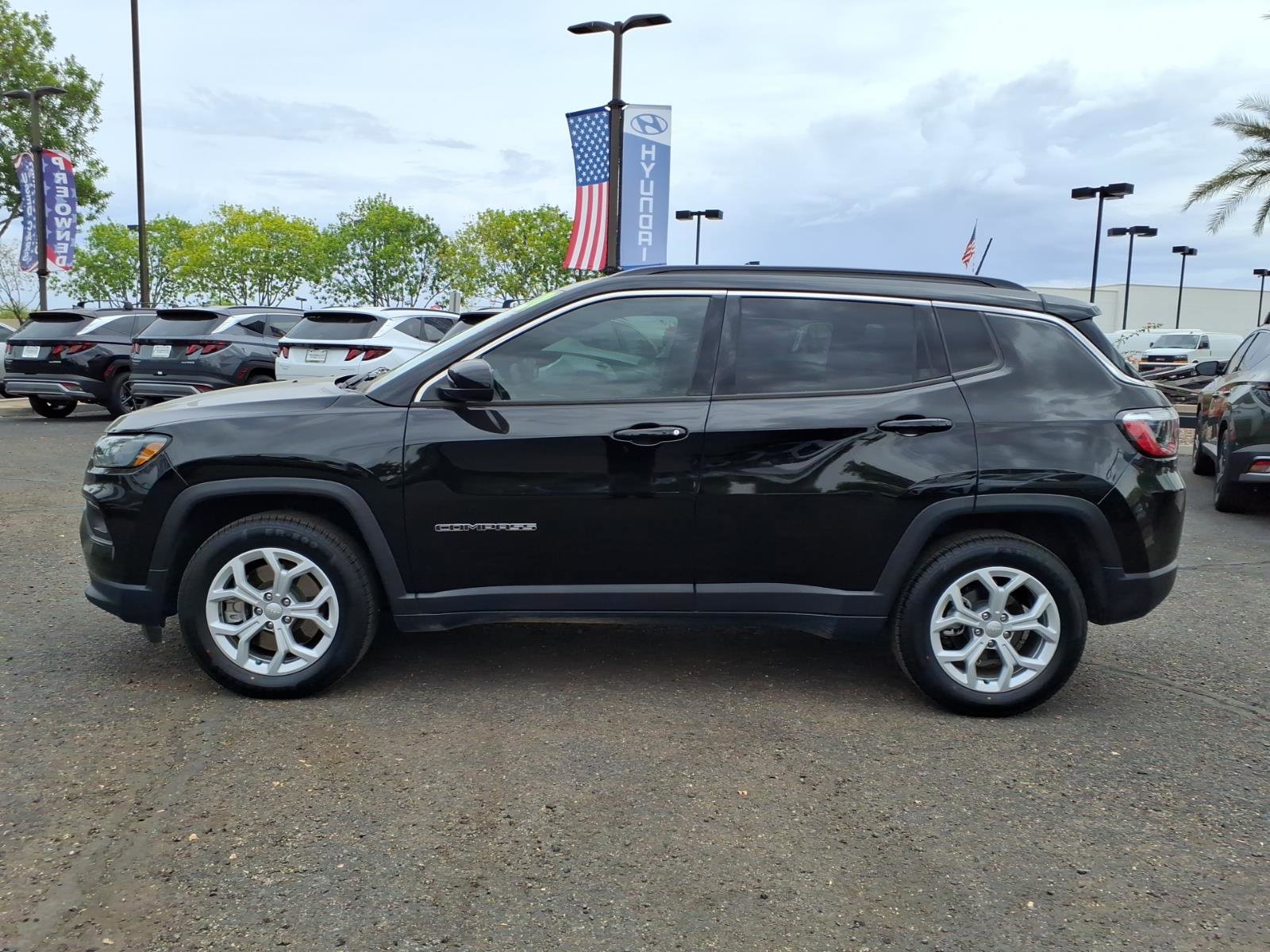 Used 2024 Jeep Compass Latitude image 8