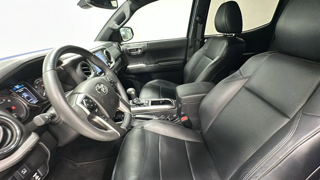 Used 2023 Toyota Tacoma Limited image 9