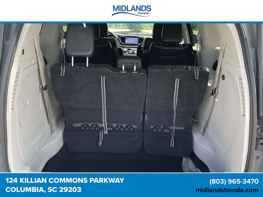 Used 2023 Chrysler Pacifica Touring-L FWD image 8
