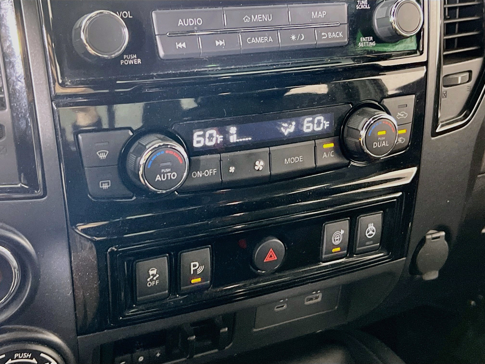 Used 2023 Nissan Titan PRO-4X w/ Pro-4x Convenience Package AWD/4WD image 15