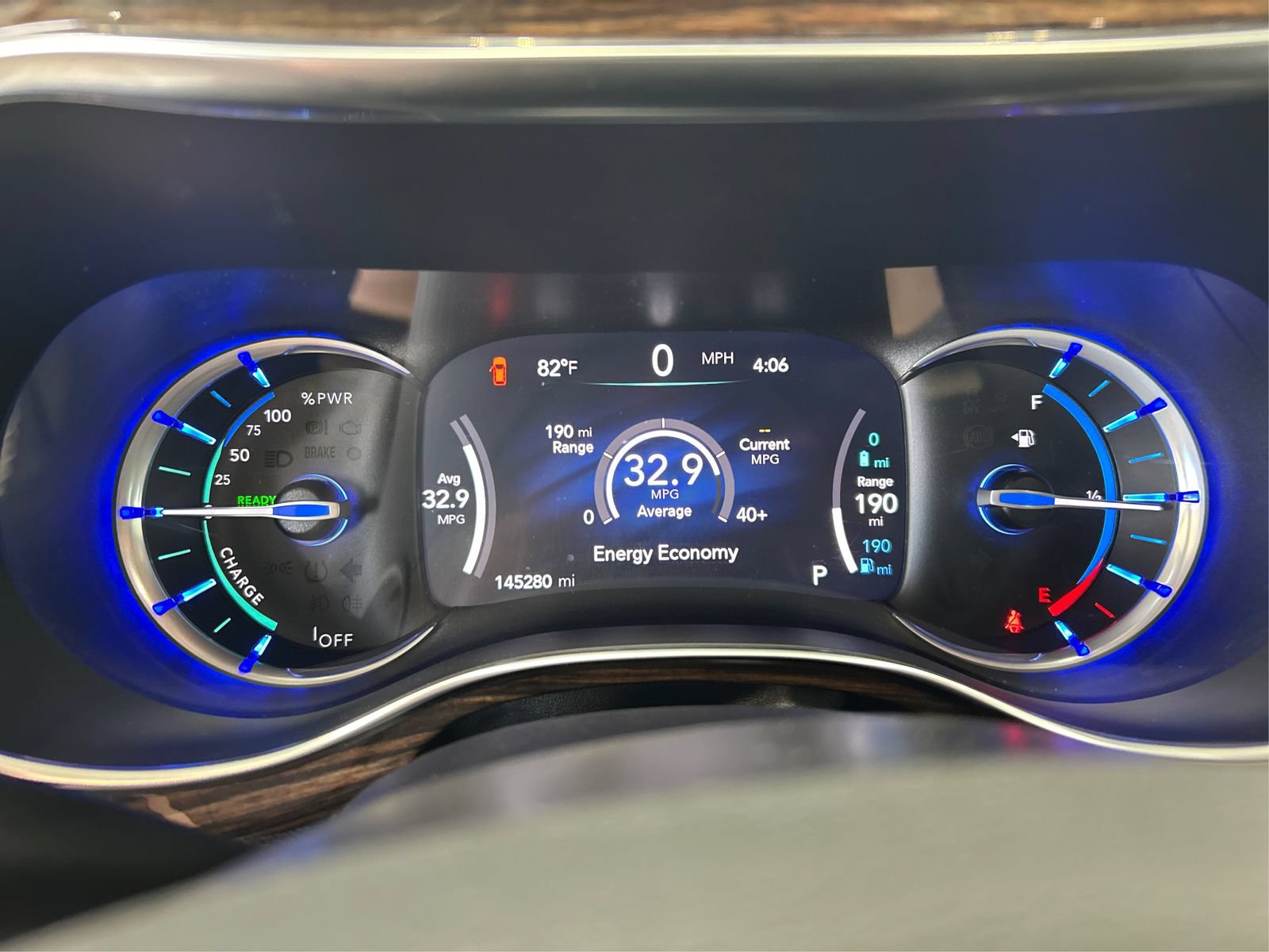 Used 2021 Chrysler Pacifica Limited w/ Uconnect Theater Family Group FWD image 16