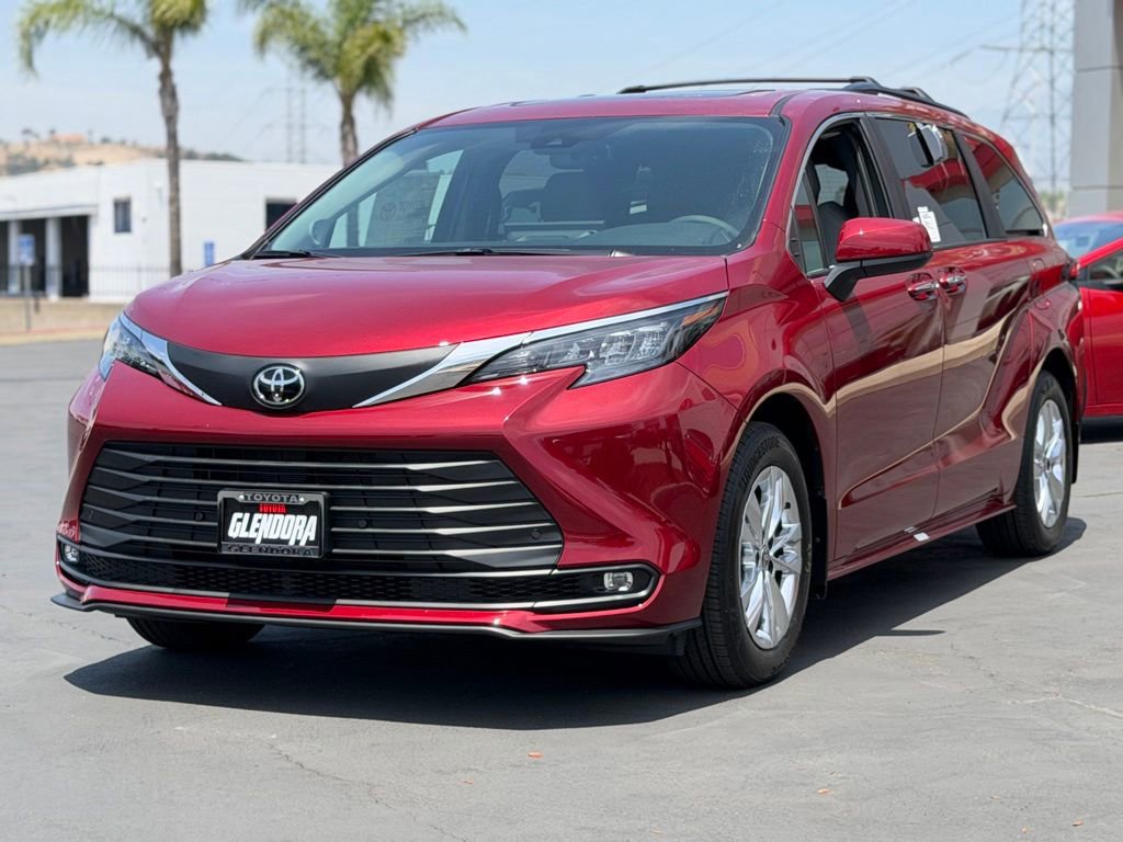 New 2026 Toyota Sienna XLE FWD image 4