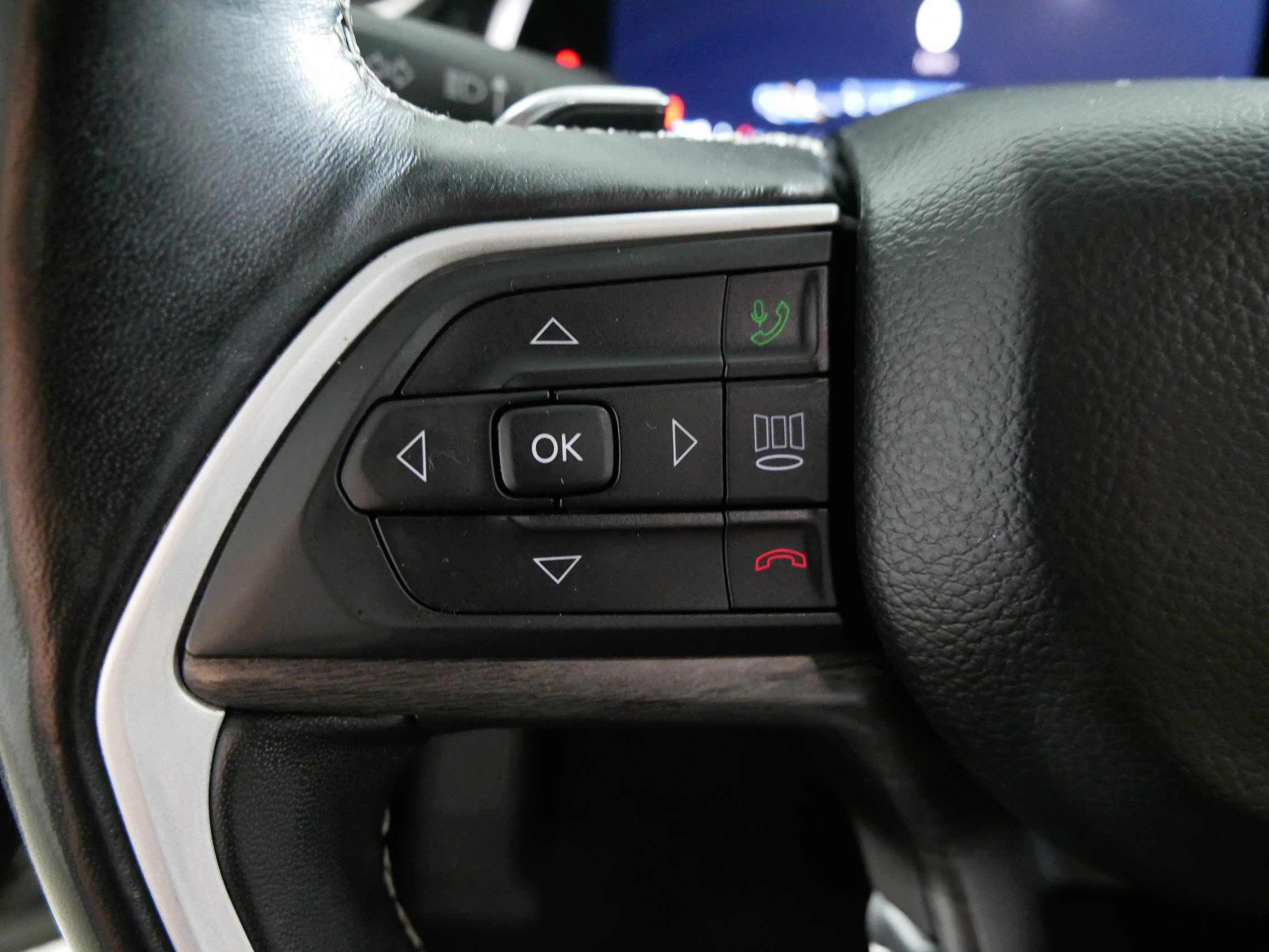 Used 2022 Jeep Grand Cherokee L Limited w/ Luxury Tech Group II image 27