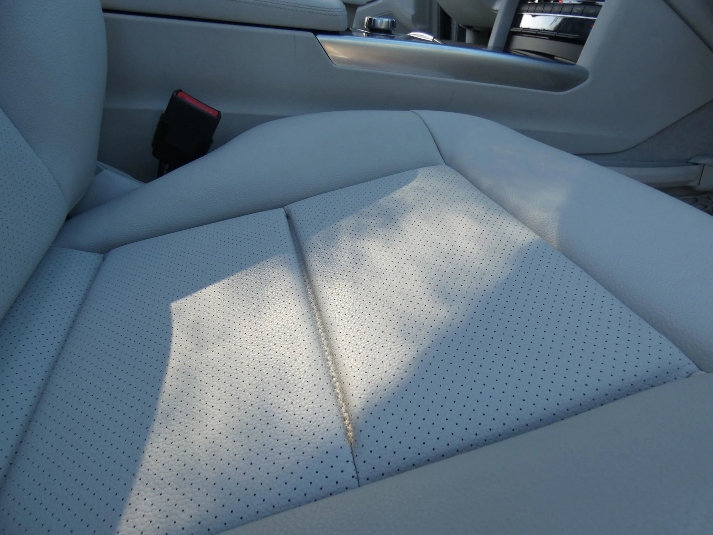 Used 2016 Mercedes-Benz E 350 Sedan w/ Premium Package image 26