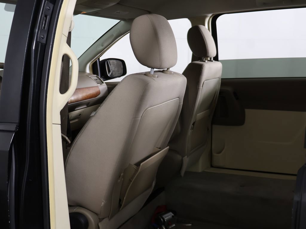 Used 2008 Chrysler Town & Country LX image 22