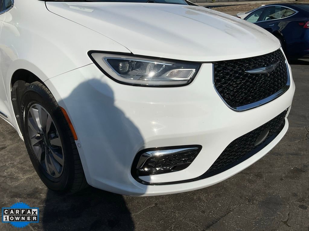 Used 2022 Chrysler Pacifica Limited w/ Uconnect Theater Family Group image 77