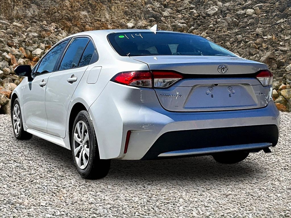 Used 2022 Toyota Corolla LE image 11