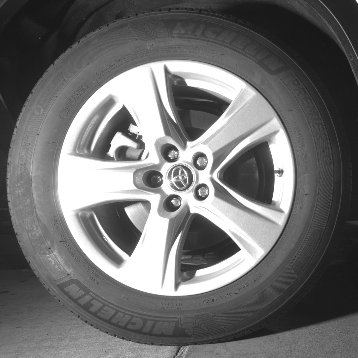 Used 2025 Toyota Highlander LE FWD image 15