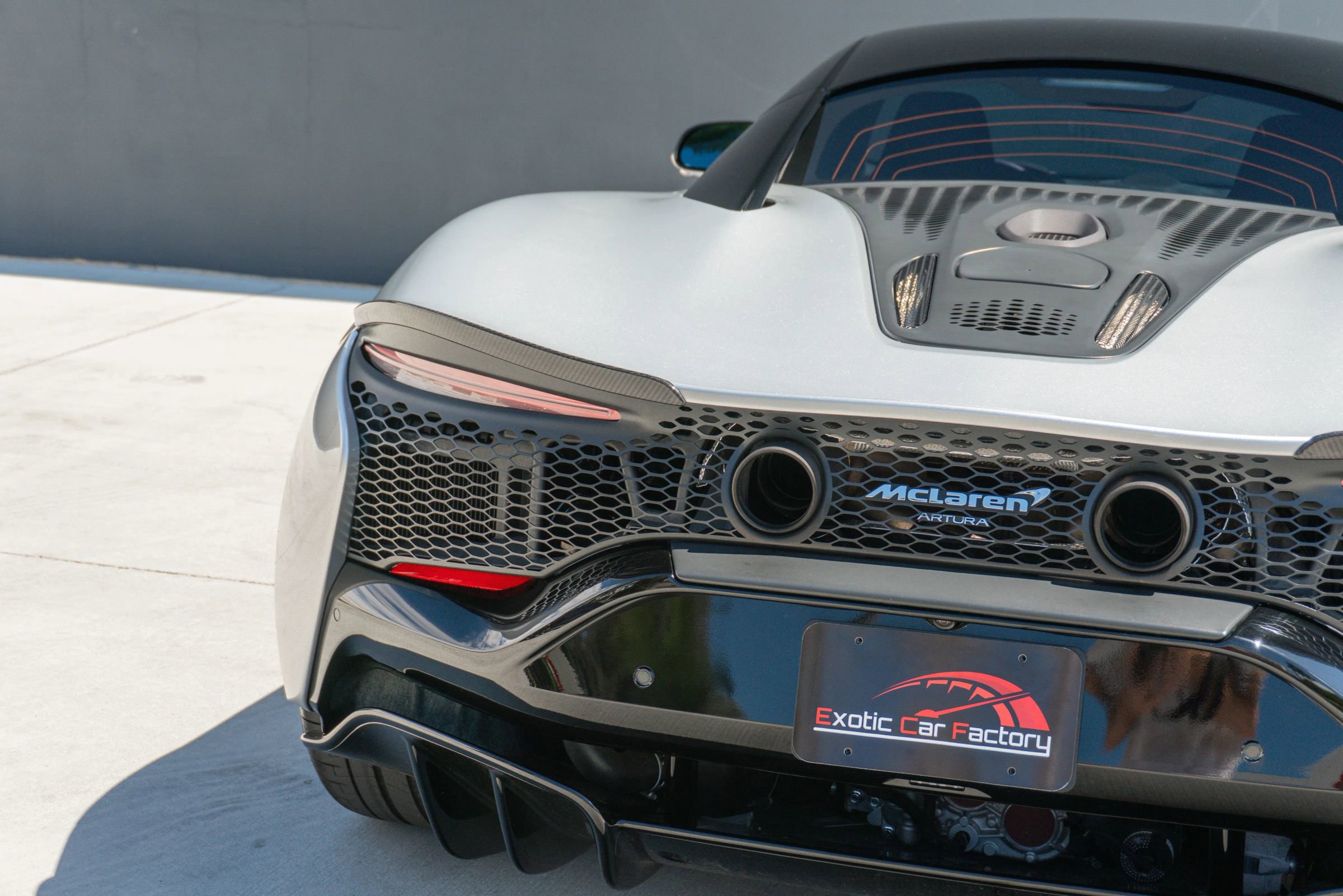 Used 2023 McLaren Artura RWD image 47