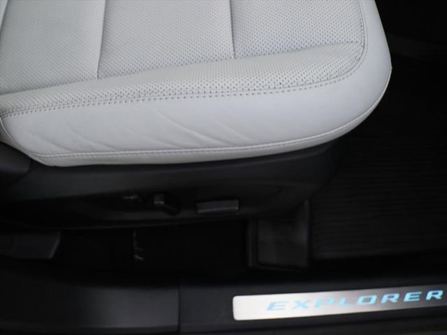 Used 2025 Ford Explorer Platinum w/ LUX Leather Package image 9