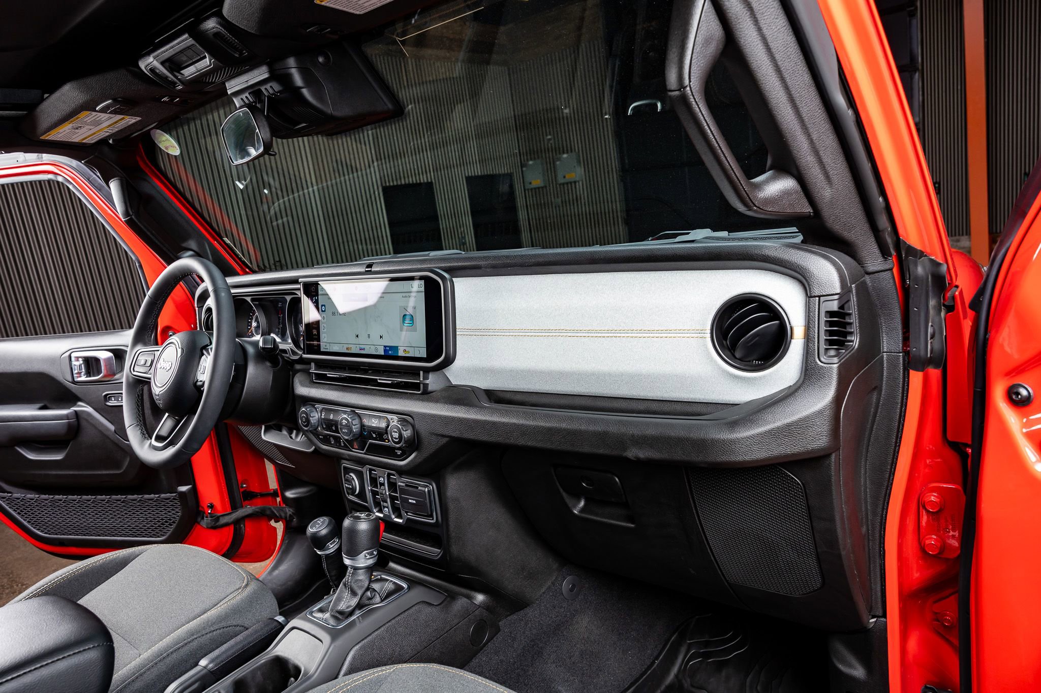 Used 2025 Jeep Wrangler Sport S image 17