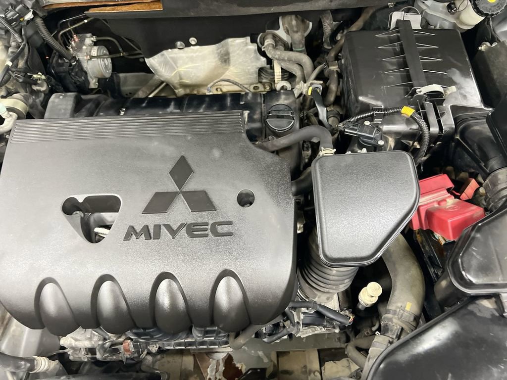 Used 2016 Mitsubishi Outlander SE image 25