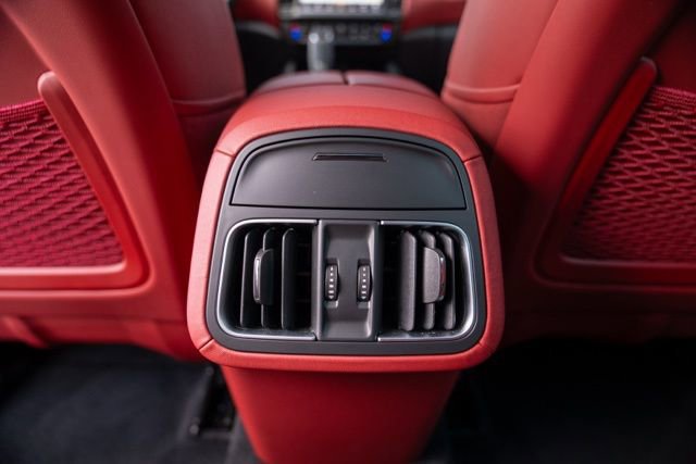 Used 2022 Maserati Levante GT AWD/4WD image 49