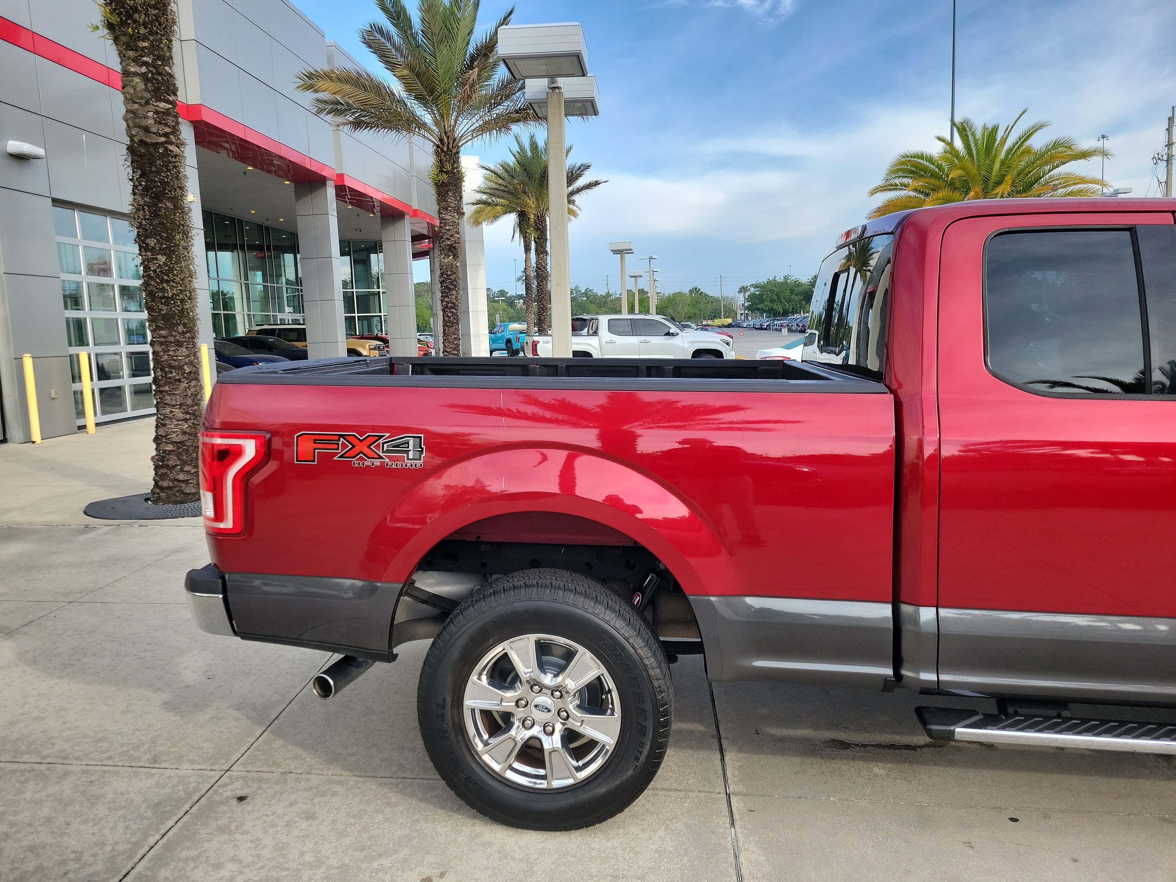 Used 2017 Ford F150 XLT w/ Equipment Group 302A Luxury image 6