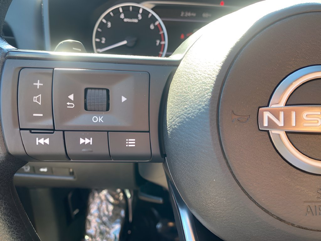 Used 2024 Nissan Rogue SV AWD/4WD image 13