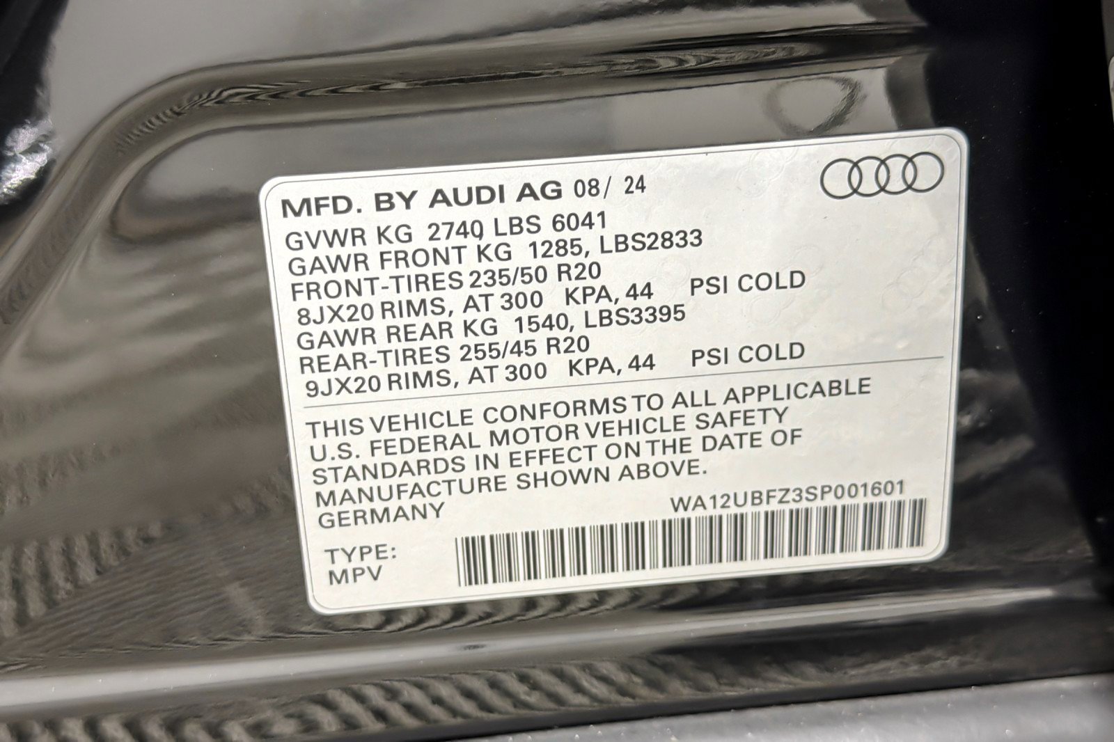 Used 2025 Audi Q4 e-tron Premium w/ Convenience Package image 28