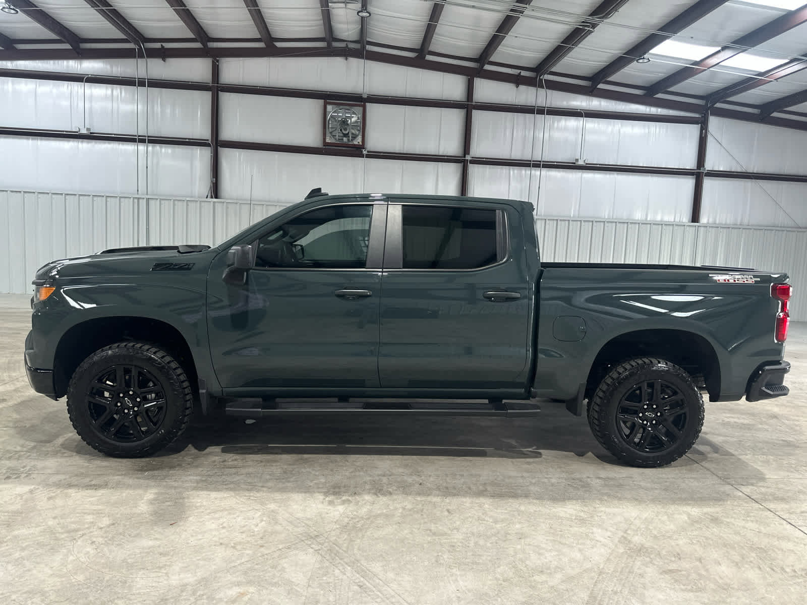Used 2026 Chevrolet Silverado 1500 Custom Trail Boss w/ LPO, Dark Essentials Package AWD/4WD image 2