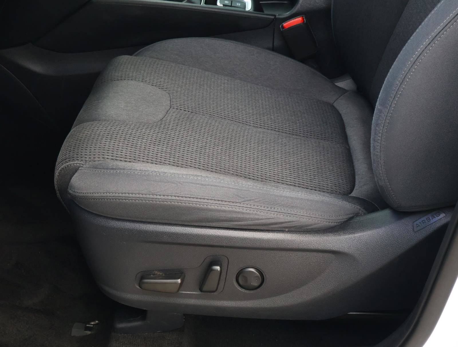 Used 2020 Hyundai Santa Fe SEL w/ Convenience Package FWD image 11