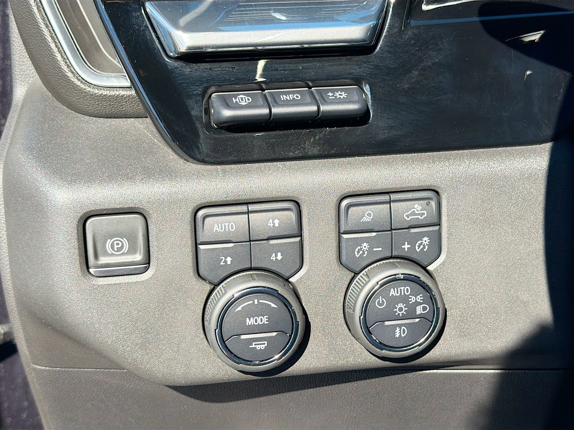 Used 2022 Chevrolet Silverado 1500 LTZ w/ LTZ Premium Package image 36