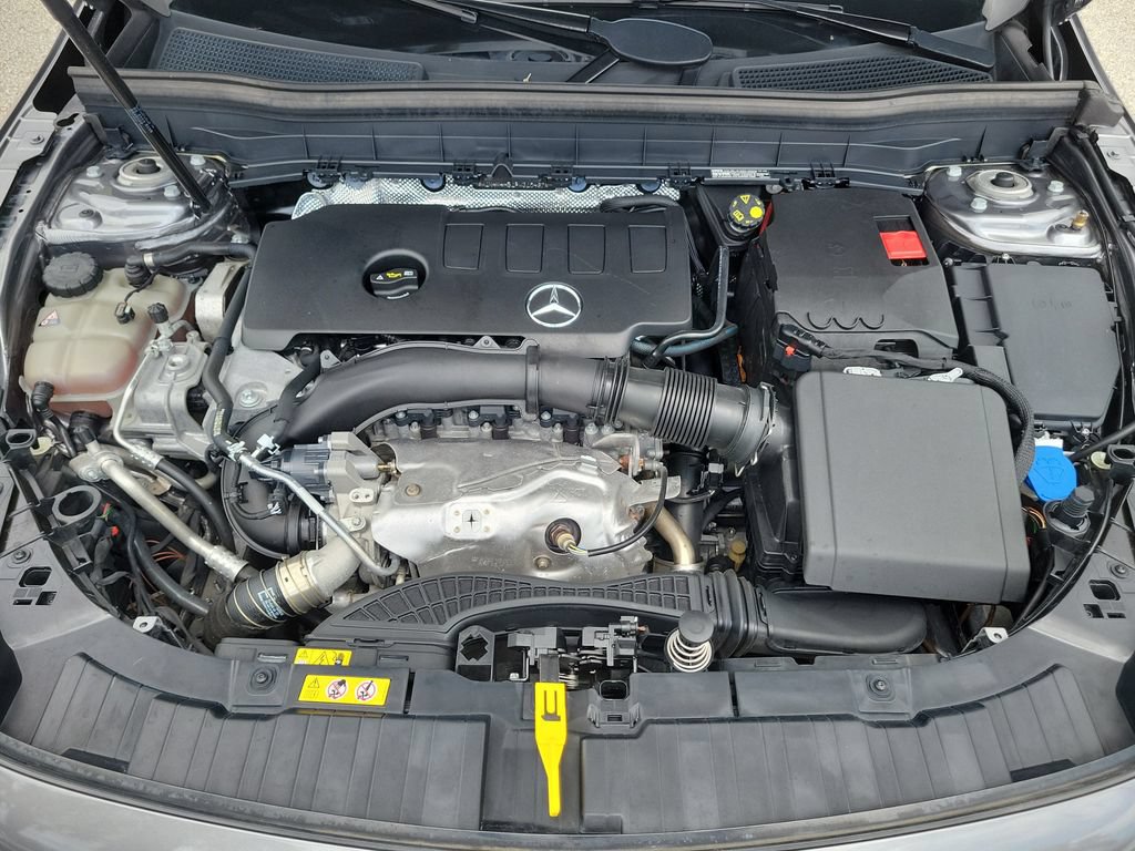 Used 2023 Mercedes-Benz GLB 250 4MATIC w/ Premium Package image 35