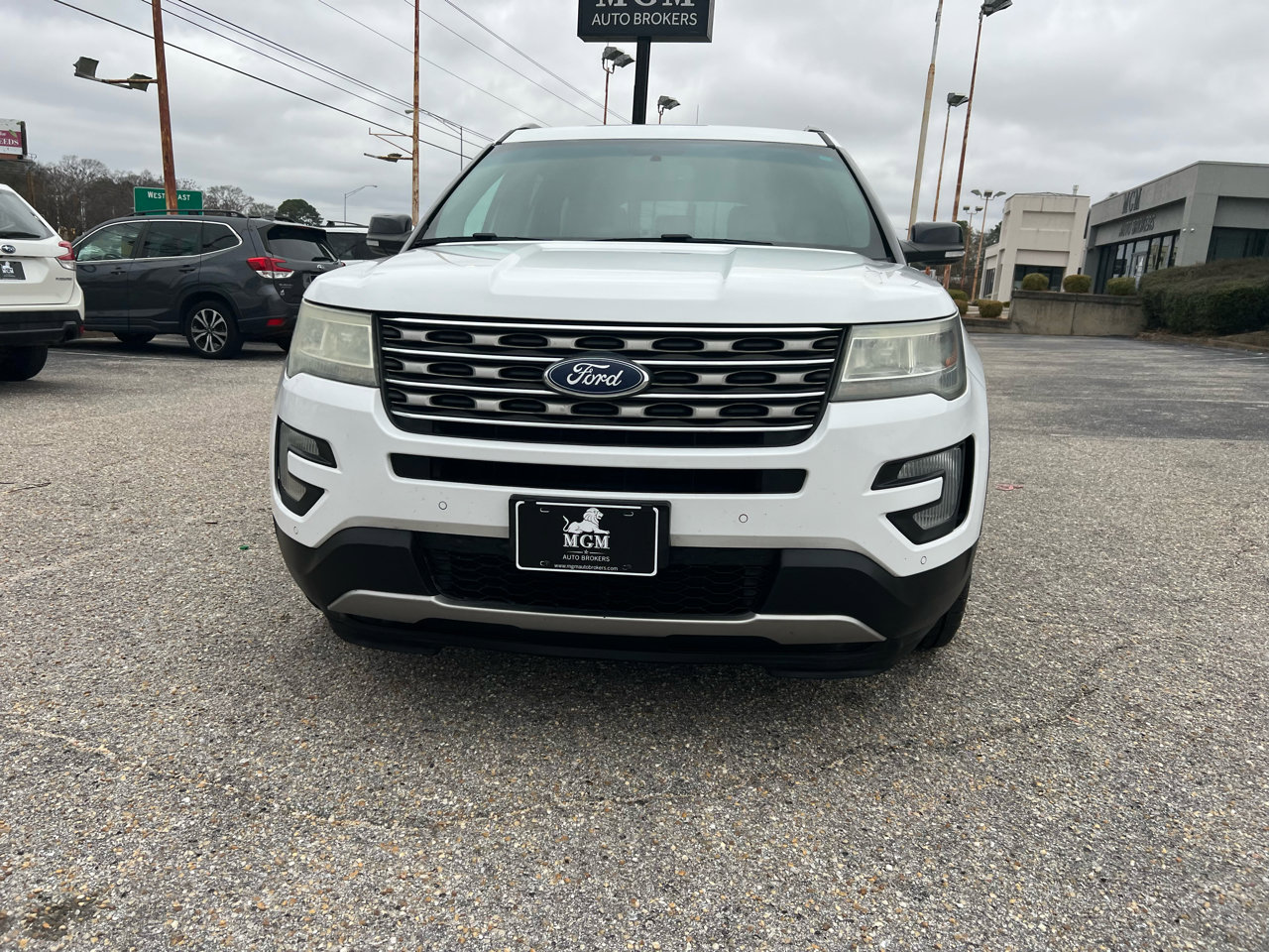 Used 2016 Ford Explorer XLT w/ Equipment Group 202A image 6