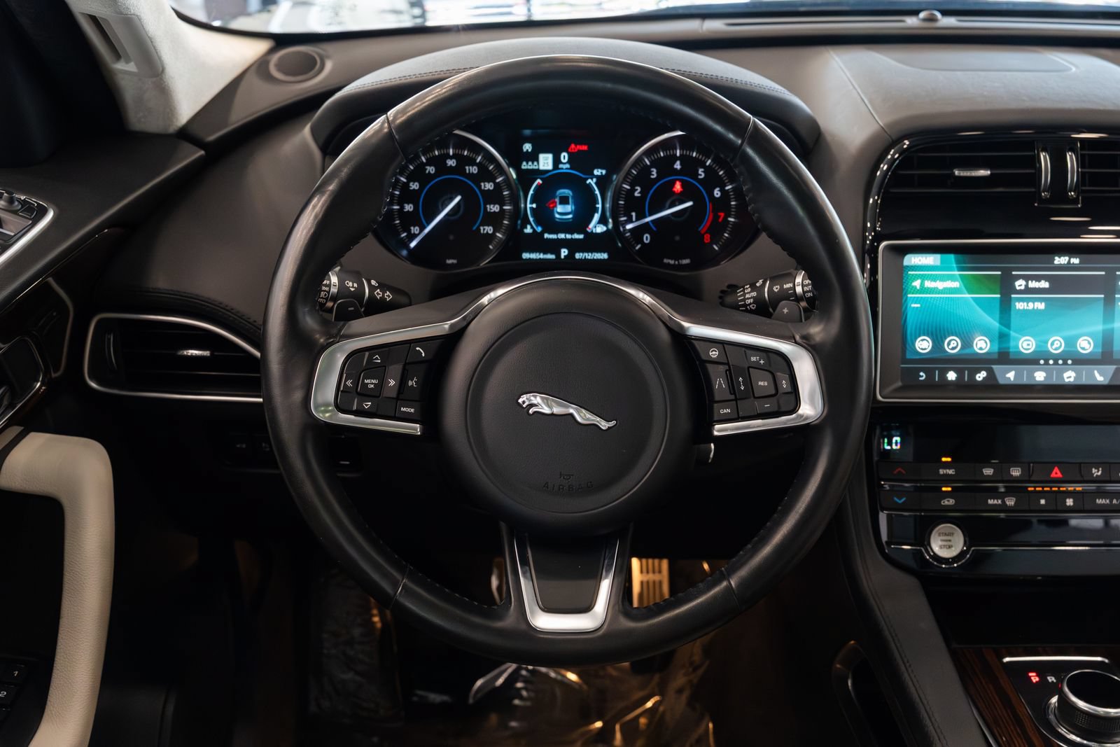 Used 2019 Jaguar F-PACE Prestige AWD/4WD image 11