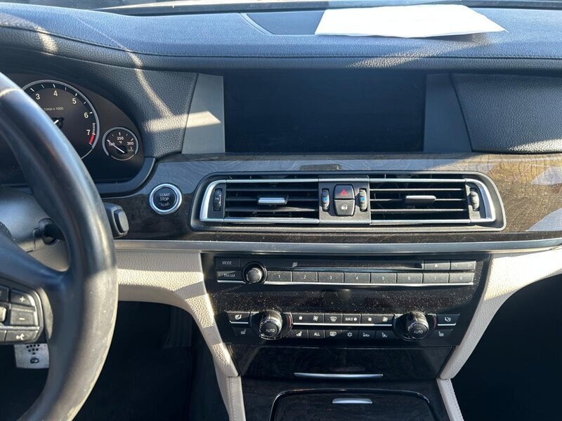 Used 2012 BMW 750i w/ M Sport Pkg RWD image 27