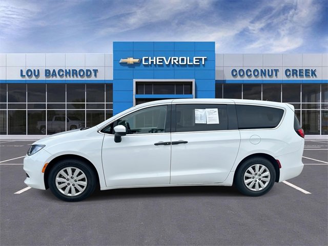 Used 2021 Chrysler Voyager L image 5