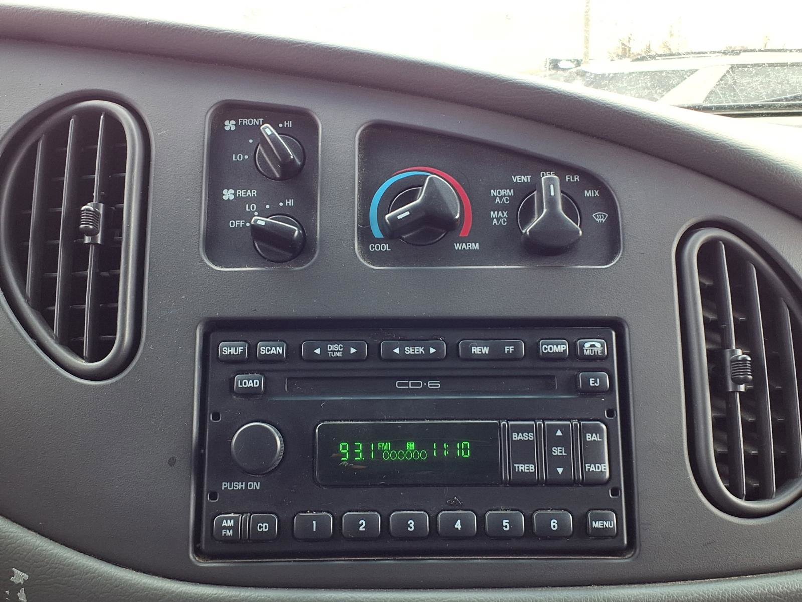 Used 2004 Ford E-350 and Econoline 350 XLT image 11