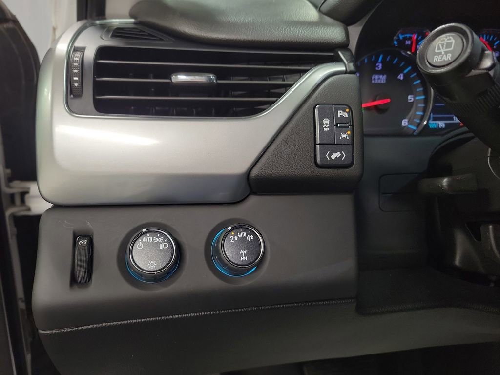 Used 2020 Chevrolet Suburban LT image 19