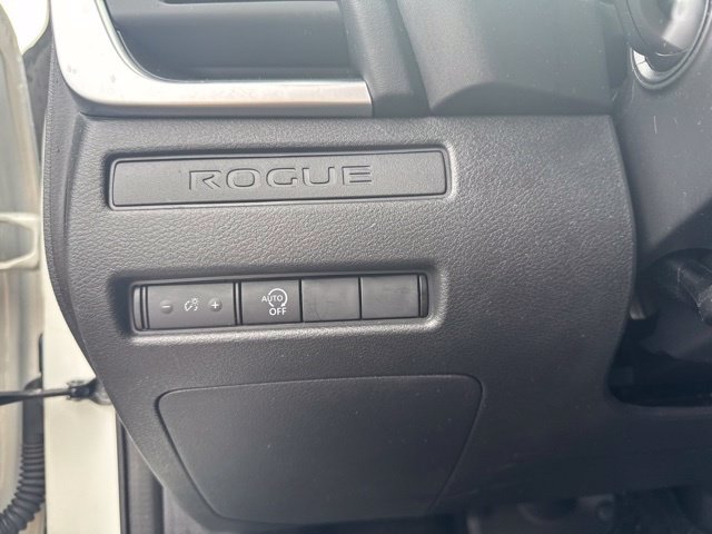 Used 2024 Nissan Rogue S AWD/4WD image 14