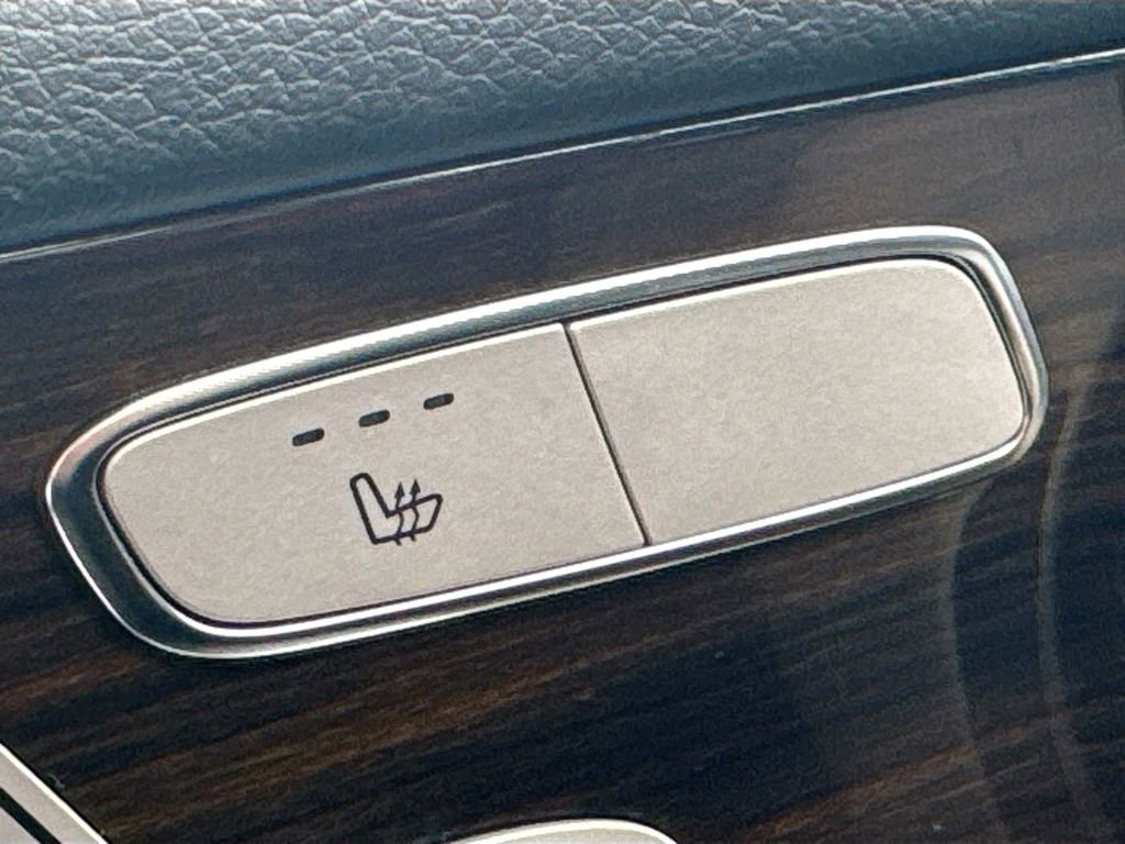 Used 2021 Mercedes-Benz GLC 300 w/ Premium Package image 19