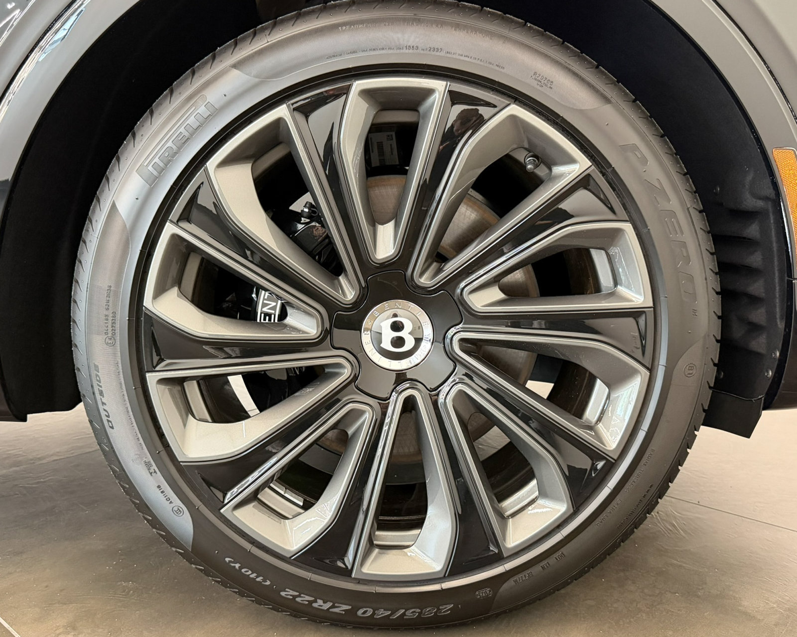 New 2027 Bentley Bentayga AWD/4WD image 6