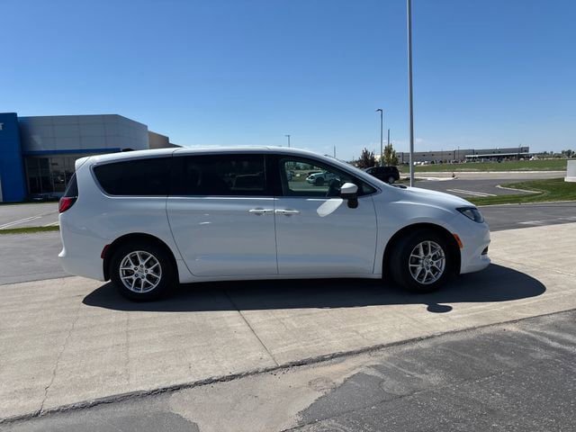 Used 2023 Chrysler Voyager LX FWD video 2