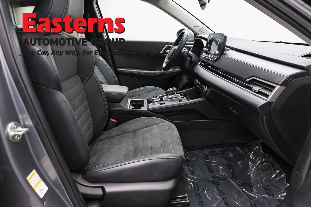 Used 2023 Mitsubishi Outlander SE AWD/4WD image 23