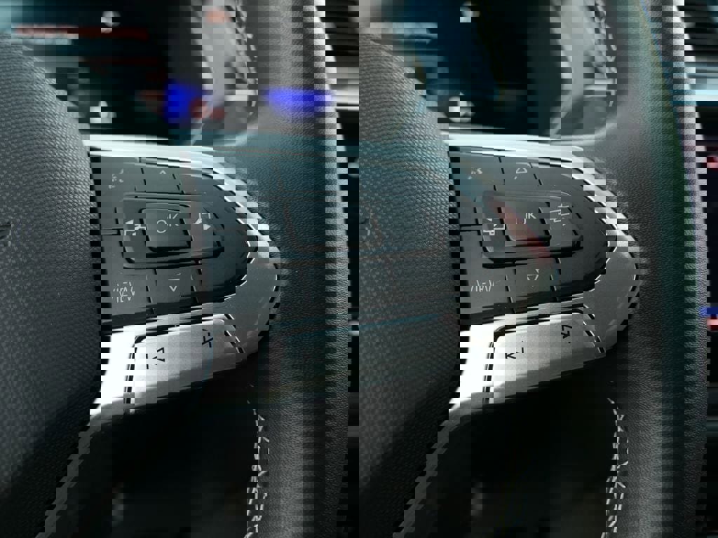 Used 2022 Volkswagen Tiguan SE image 16