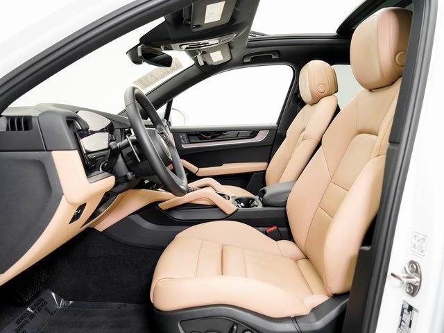 Certified 2025 Porsche Cayenne image 6