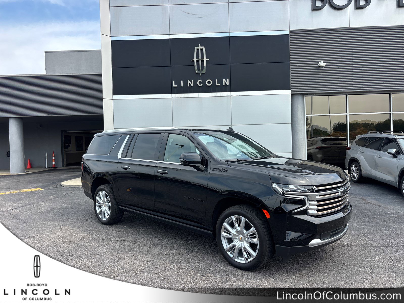 Used 2024 Chevrolet Suburban High Country w/ Premium Package AWD/4WD image 1