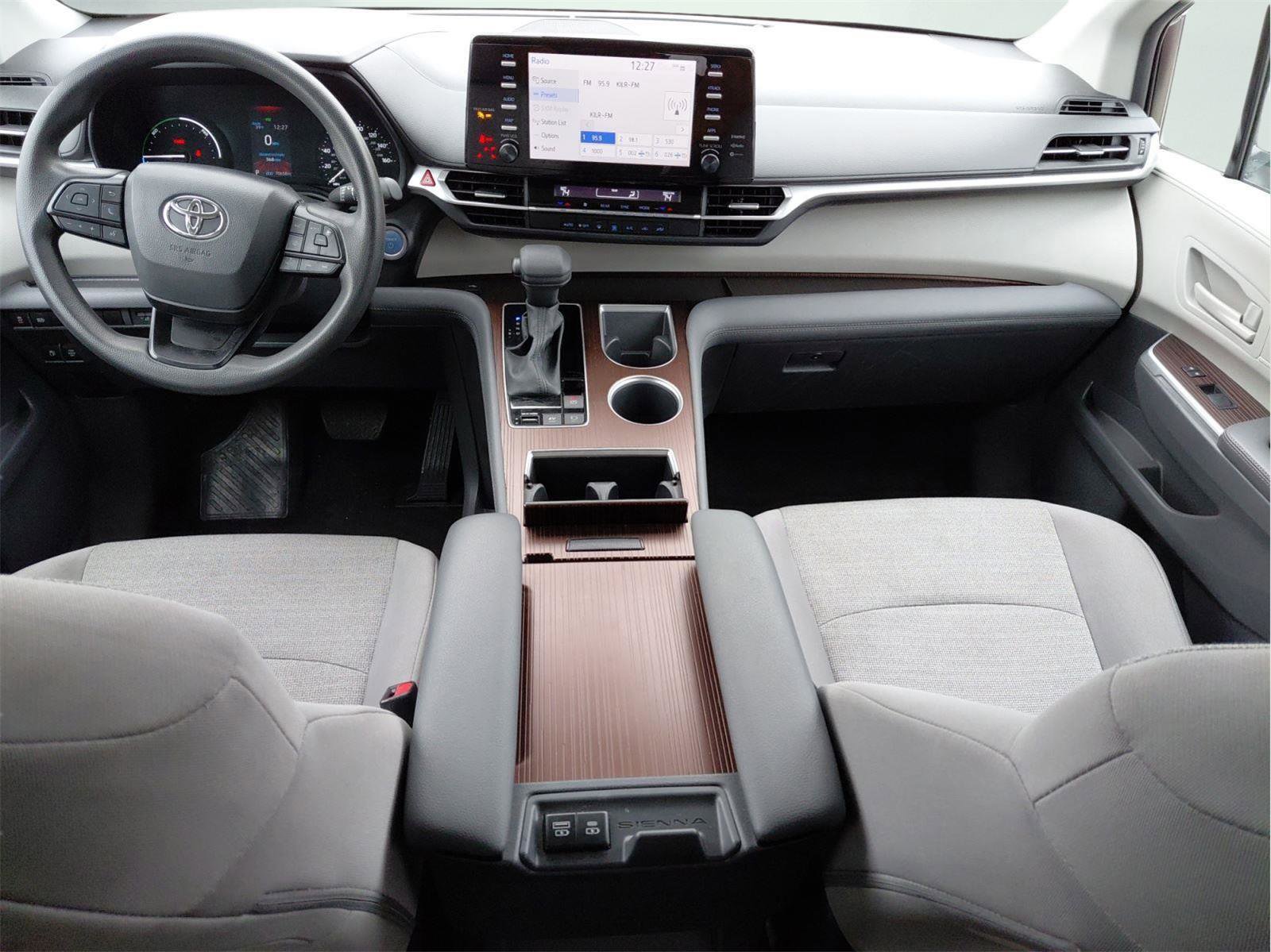 Used 2024 Toyota Sienna LE FWD image 10